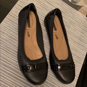 Women’s KINZIE LIGHT BLACK FLATS.